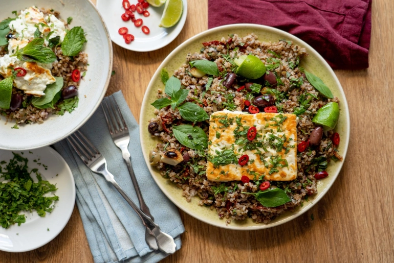 Hajdinasaláta sült fetával