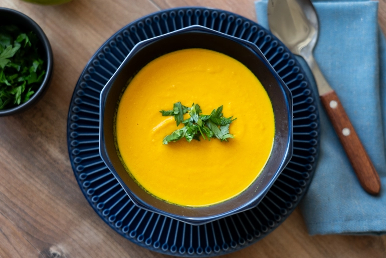 Kurkumás-almás sárgarépakrémleves 