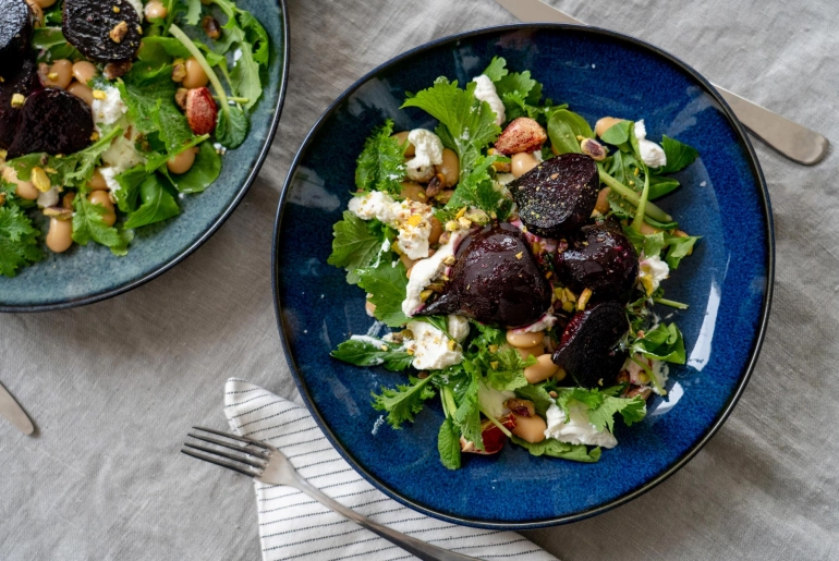 Fehérbab saláta ricottával és céklasteakkel