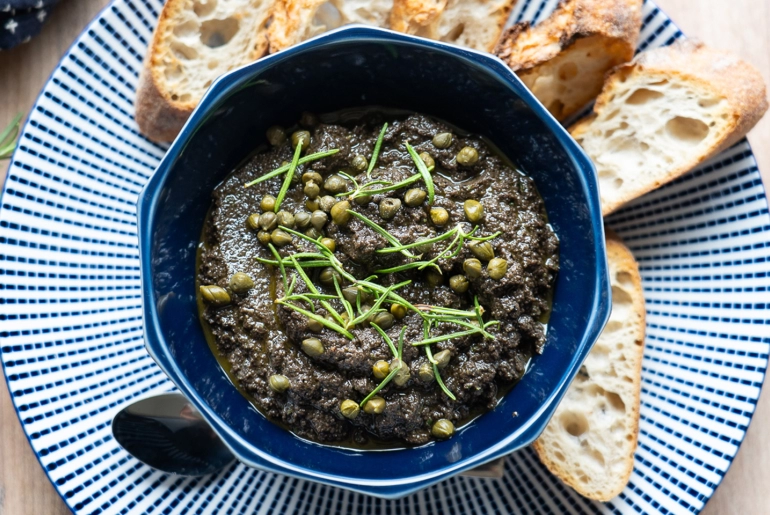 Tapenád kovászos bagettel