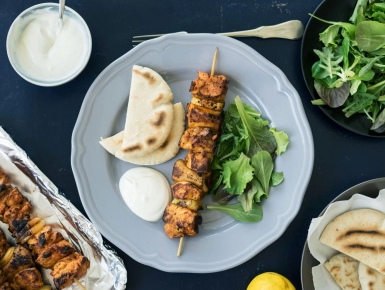 Füstös csirke kebab pitával