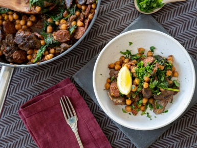 Chorizós csirkemáj csicseriborsóval