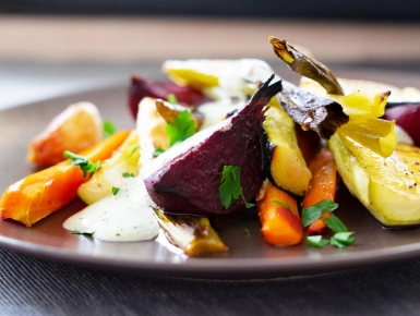 Grillezett zöldségek mentaszósszal