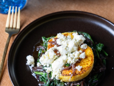 Spenótos polenta juhtúróval