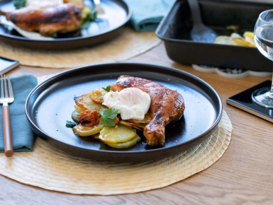 Tavaszi hosszan sült csirke posírozott tojással