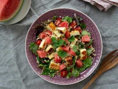 Halloumi sajtos bulgursaláta dinnyével és bazsalikommal