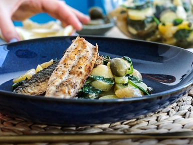 Spenótos újkrumpli saláta makrélával