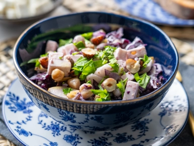 Törökmogyorós káposztasaláta feta sajttal