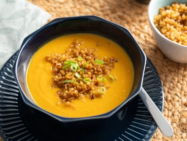 Ötfűszeres hokkaido tökkrémleves pirított bulgurral