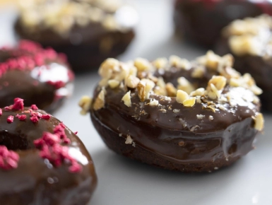 Tejcsokis-diós fánk