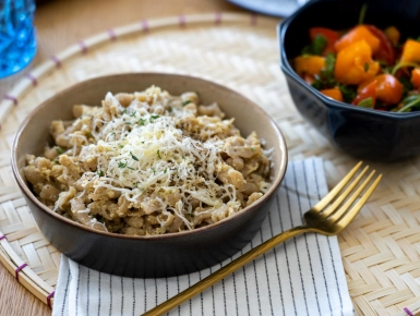 Tojásos nokedli paradicsomsalátával