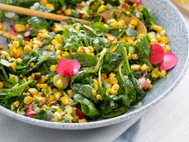 Mentás-korianderes grillezett kukoricasaláta