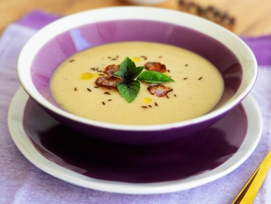 Köményes burgonyakrémleves burgonyachipsszel