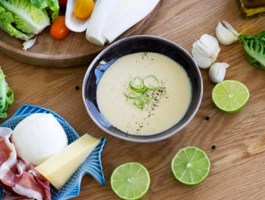 Lime-os csicseriborsó öntet