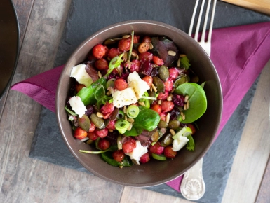 Csicseriborsós céklasaláta juhtúróval