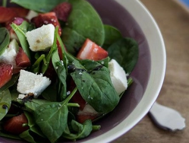 Epres spenótsaláta fetával